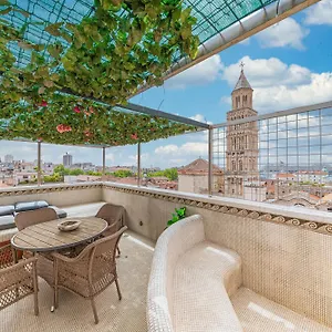 Augubio Penthouse Split